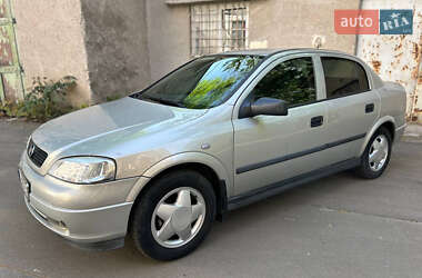 Седан Opel Astra 2006 в 