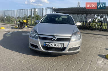 Хэтчбек Opel Astra 2005 в 