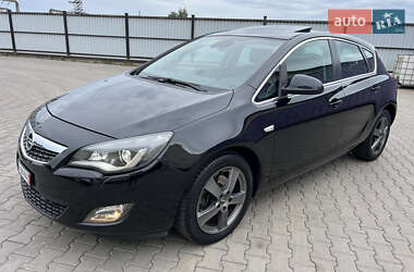 Хэтчбек Opel Astra 2010 в 