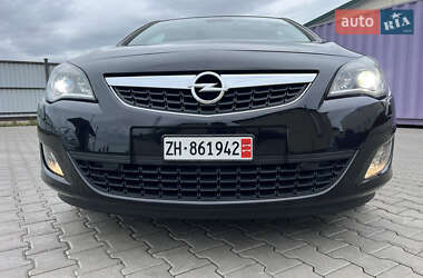 Хэтчбек Opel Astra 2010 в 