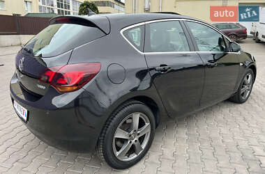 Хэтчбек Opel Astra 2010 в 