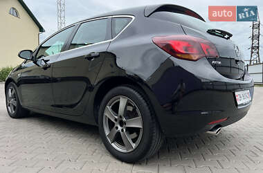 Хэтчбек Opel Astra 2010 в 