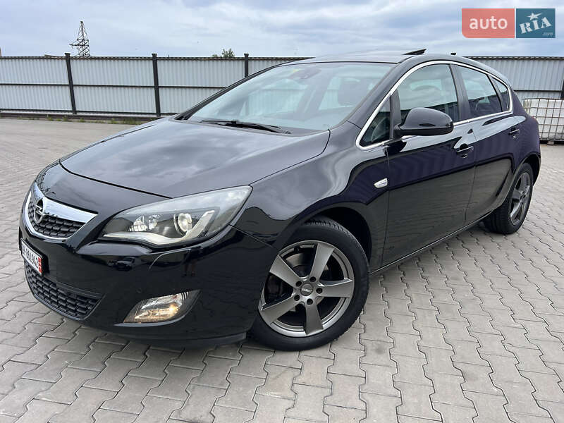 Хэтчбек Opel Astra 2010 в 