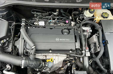 Хэтчбек Opel Astra 2010 в 