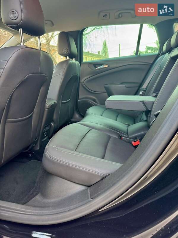 Универсал Opel Astra 2019 в Вышгороде