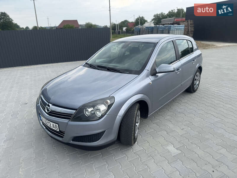 Хэтчбек Opel Astra 2009 в 