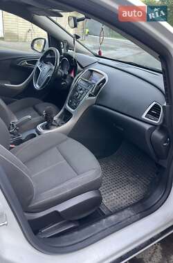 Универсал Opel Astra 2011 в 