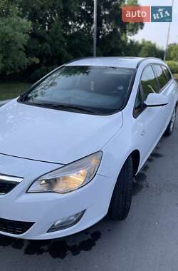 Универсал Opel Astra 2011 в 