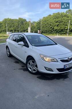 Opel Astra 2011 Opel Astra 2011