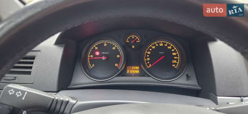 Універсал Opel Astra 2011 в Тернополі