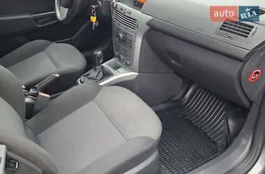 Универсал Opel Astra 2011 в 