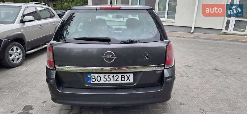 Універсал Opel Astra 2011 в Тернополі
