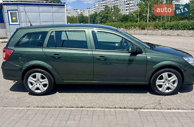Универсал Opel Astra 2010 в 