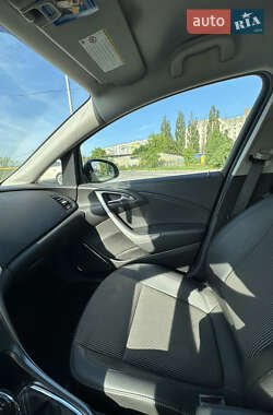 Универсал Opel Astra 2012 в 