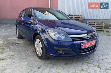 Хэтчбек Opel Astra 2006 в 