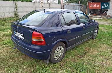 Хэтчбек Opel Astra 2004 в 
