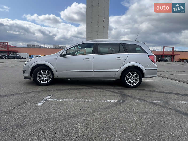 Универсал Opel Astra 2008 в Киеве