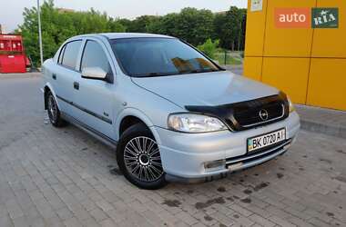 Седан Opel Astra 2004 в Ровно