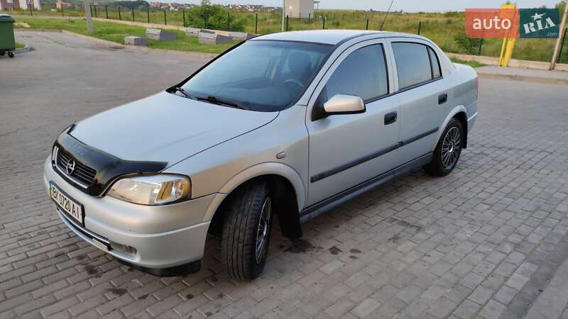 Седан Opel Astra 2004 в Рівному