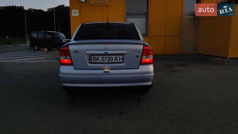Седан Opel Astra 2004 в Рівному