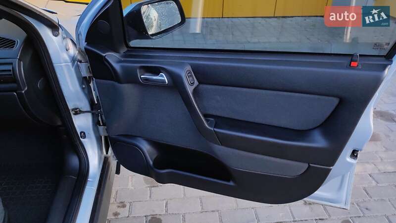 Седан Opel Astra 2004 в Ровно
