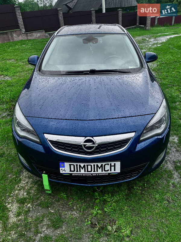 Opel Astra 2011