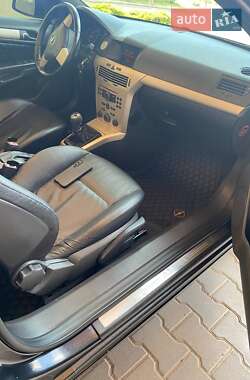 Кабриолет Opel Astra 2006 в 