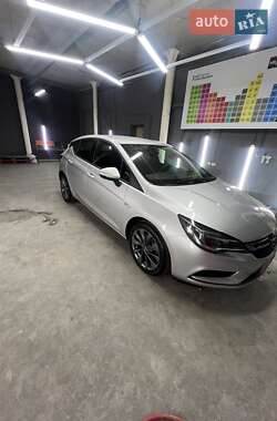 Хэтчбек Opel Astra 2015 в Луцке