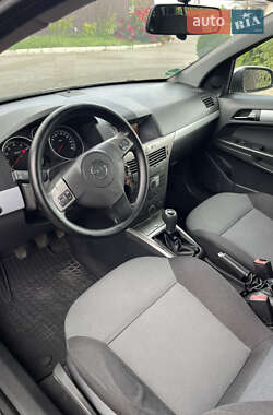 Универсал Opel Astra 2005 в 