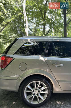 Универсал Opel Astra 2010 в 