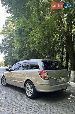 Универсал Opel Astra 2010 в 
