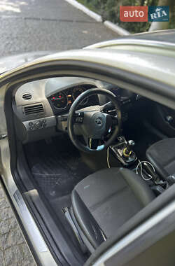 Универсал Opel Astra 2010 в 