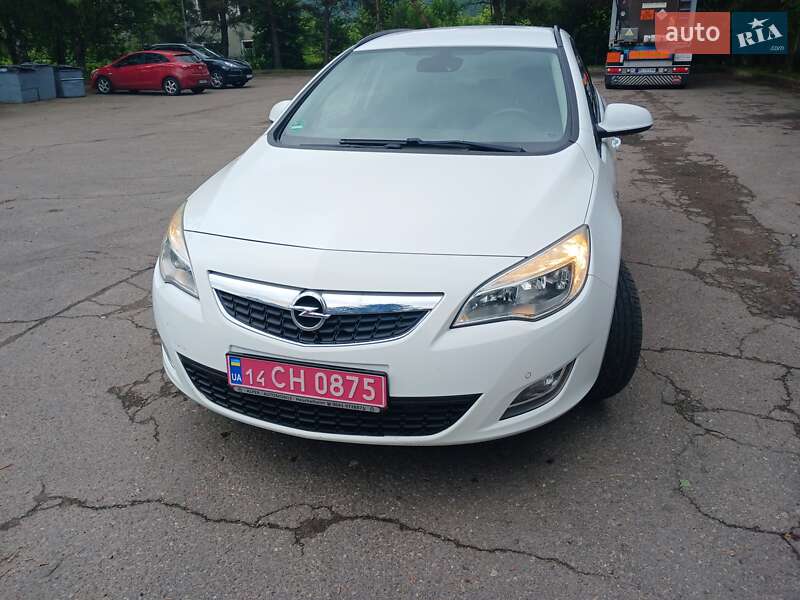 Универсал Opel Astra 2012 в Стрые
