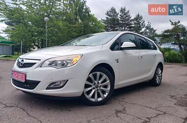 Универсал Opel Astra 2012 в Сколе
