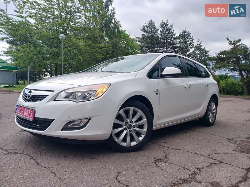 Универсал Opel Astra 2012 в Стрые