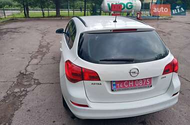 Универсал Opel Astra 2012 в Стрые