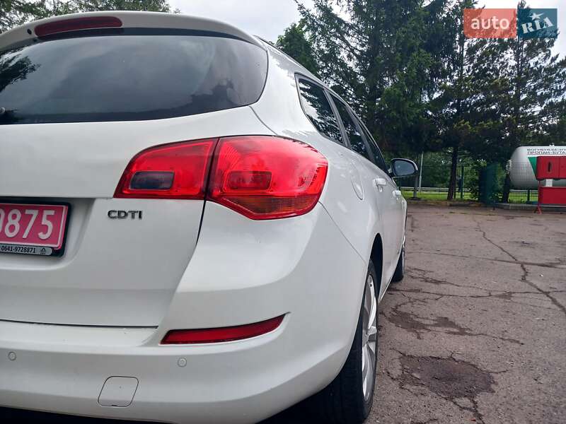 Универсал Opel Astra 2012 в Стрые