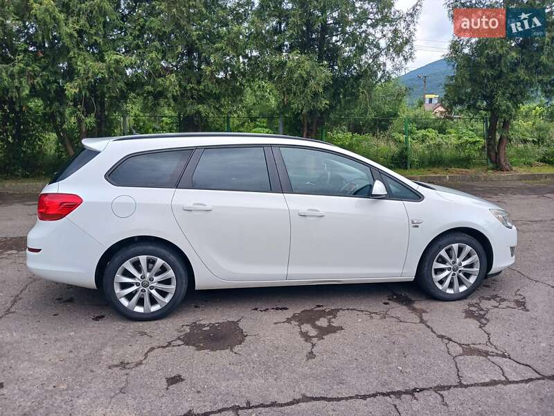 Универсал Opel Astra 2012 в Стрые