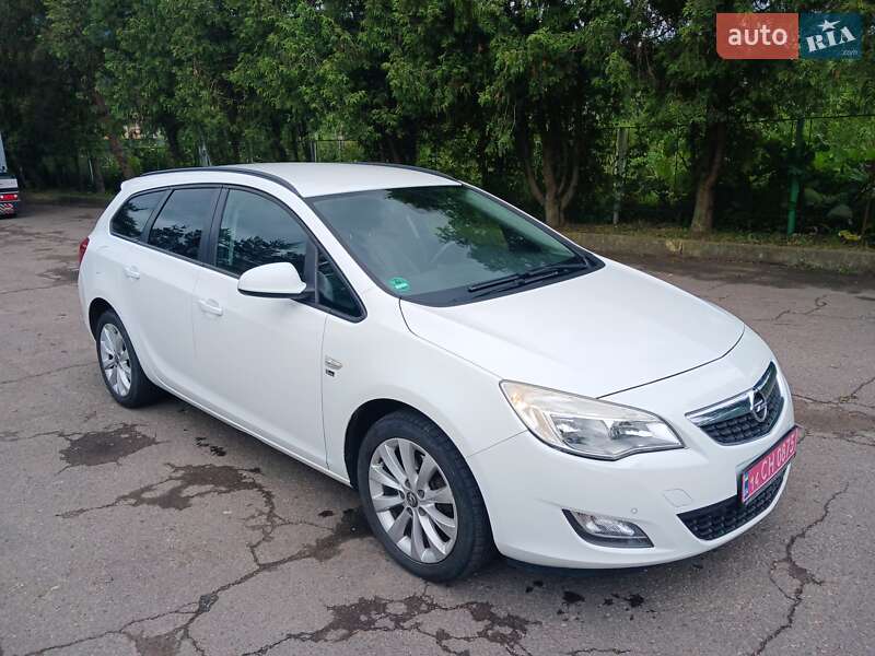 Универсал Opel Astra 2012 в Стрые