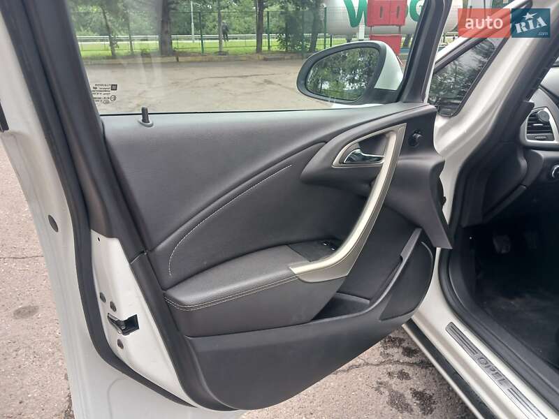 Универсал Opel Astra 2012 в Стрые