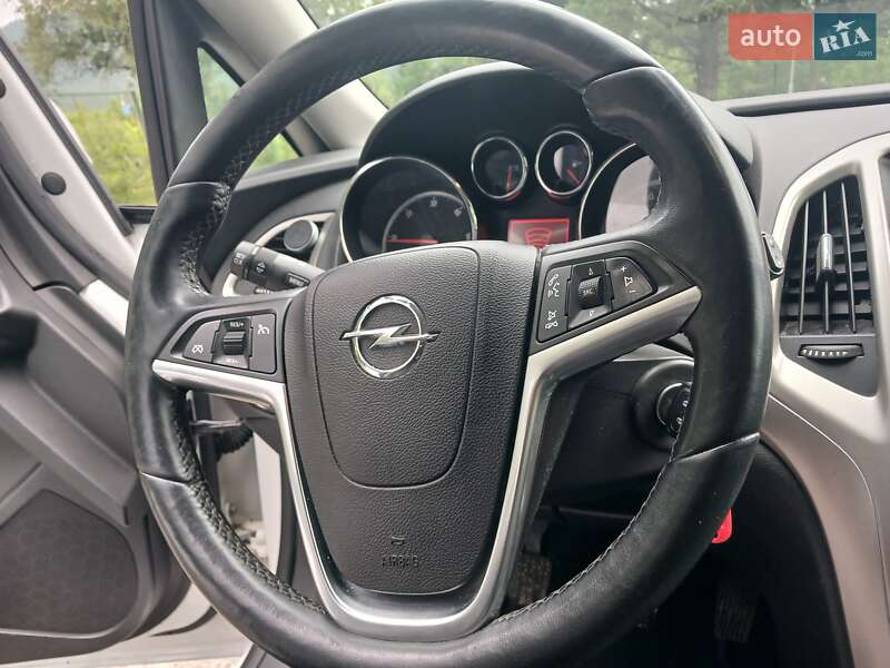 Универсал Opel Astra 2012 в Стрые