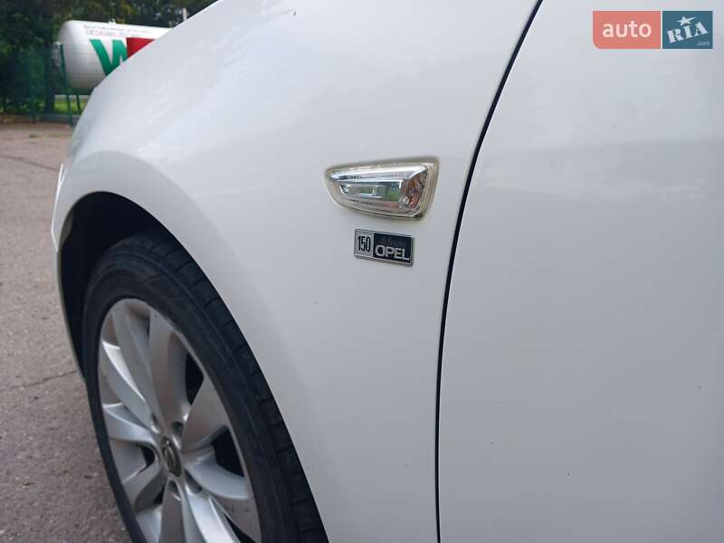 Универсал Opel Astra 2012 в Стрые