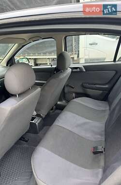 Седан Opel Astra 2006 в 