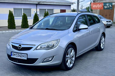 Универсал Opel Astra 2012 в Радомышле