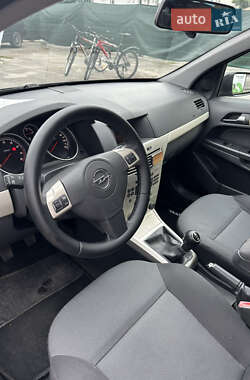 Универсал Opel Astra 2007 в 