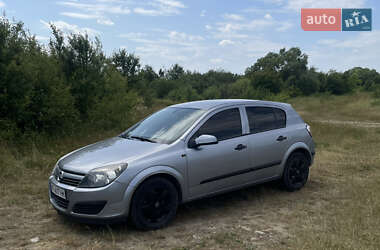 Хэтчбек Opel Astra 2005 в 