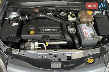 Хэтчбек Opel Astra 2005 в 