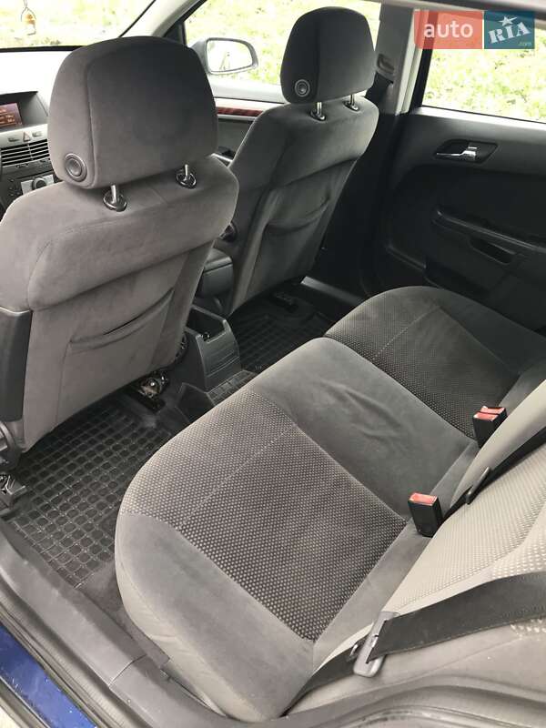 Универсал Opel Astra 2004 в Млинове