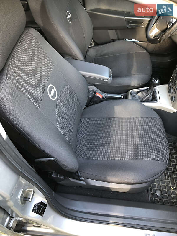 Хэтчбек Opel Astra 2007 в Николаеве