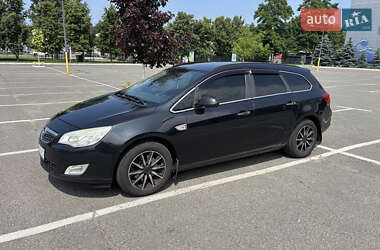 Универсал Opel Astra 2012 в Броварах